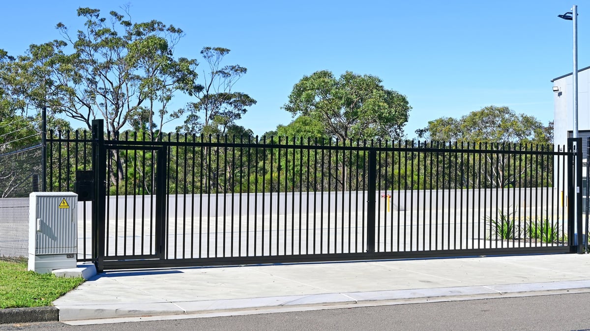 Heavy-duty driveway entrance gate